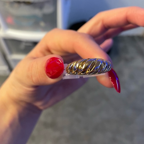 Old Navy gold dome ring xl - Picture 2 of 4